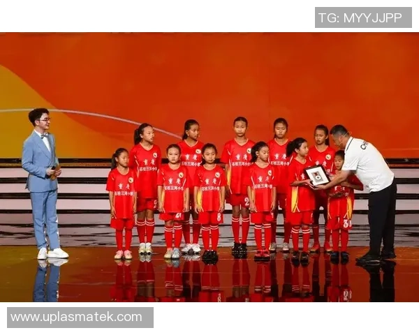 重庆足球队逆袭之旅的真实记录与感人故事 重庆足球队逆袭之旅的真实记录与感人故事